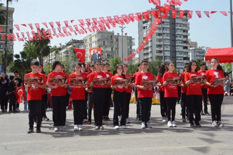 Adana'da, 23 Nisan Ulusal Egemenlik ve Çocuk Bayramı