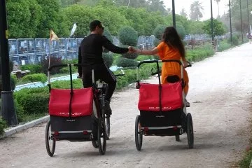 Adana'da 3 çocuklu çift her yere bisikletle gidiyor