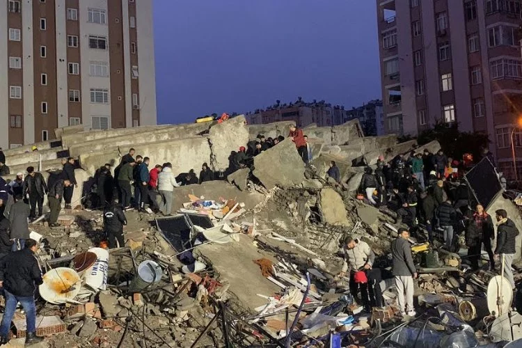 Adana'da depremde yıkılan Zeray Apartmanı'yla ilgili 2 sanığın yargılanmasına devam edildi