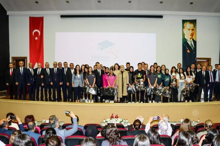 Adana'da "Gençler İçin Finansal Okuryazarlık Eğitim Programı" ödül töreni düzenlendi