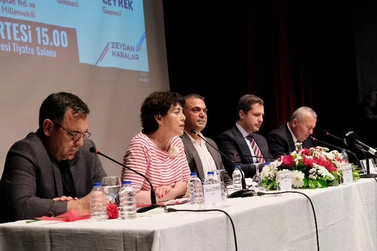 Adana'da 'Nasıl Bir Demokrasi Nasıl Bir Cumhuriyet' konulu panel büyük ilgi gördü