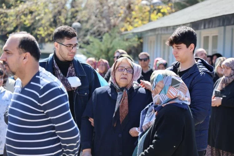 Adana'da öldürülen hastane başhekimi Feray Kaplan,toprağa verildi