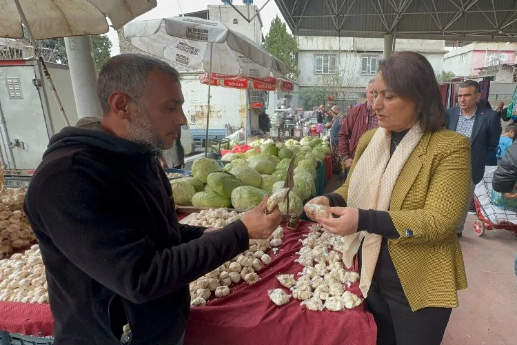 Adana'da pazar alışverişinde açlık ve hayal kırıklığı: 1 diş sarımsak 1 Lira, et ulaşılmaz bir lüks