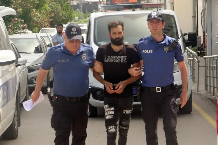 Adana'da yasak ilişki nedeniyle arkadaşını bıçaklayan adam tutuklandı