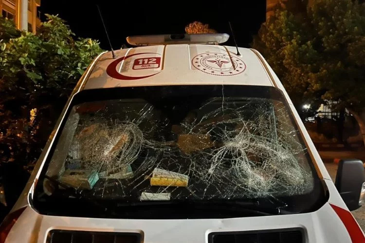 Adana Kozan'da 112 ekibi saldırıya uğradı