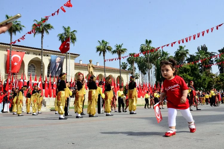 Adana, Mersin ve Hatay'da 23 Nisan Ulusal Egemenlik ve Çocuk Bayramı coşkusu