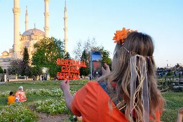 Adana Portakal Çiçeği Karnavalı ile renklendi