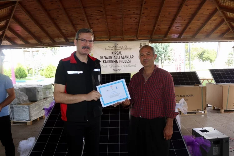 Adana'da 38 besiciye güneş paneli dağıtıldı