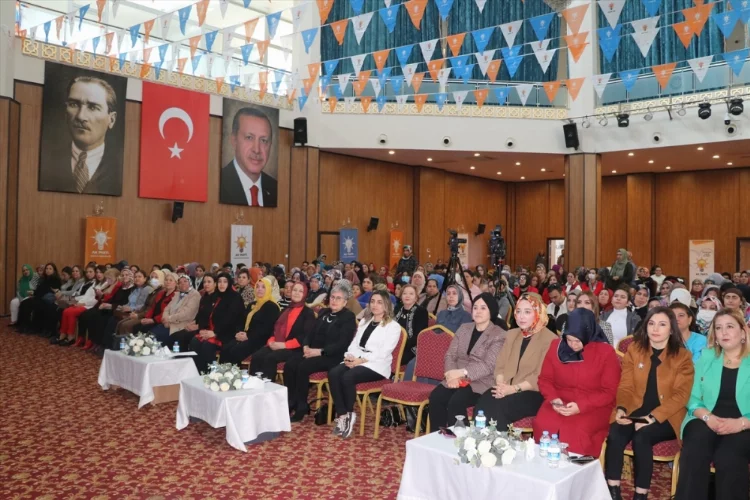Adana'da "AK Parti Siyaset Akademisi Kadın Eğitim Programı" düzenlendi