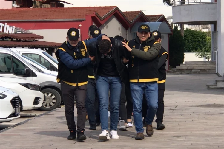 Adana'da alıkonulup paraları gasbedilen 2 işçi mimikleri sayesinde kurtuldu