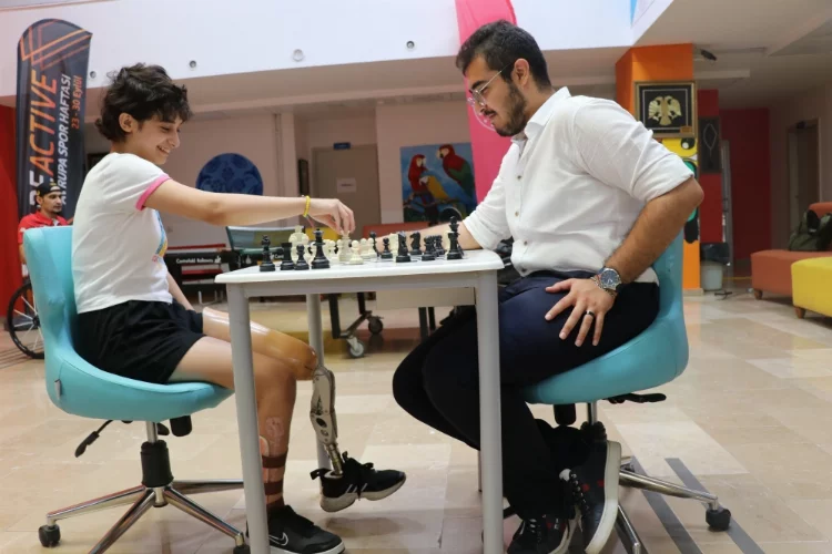 Adana'da bedensel engelli gençler sporla moral buluyor