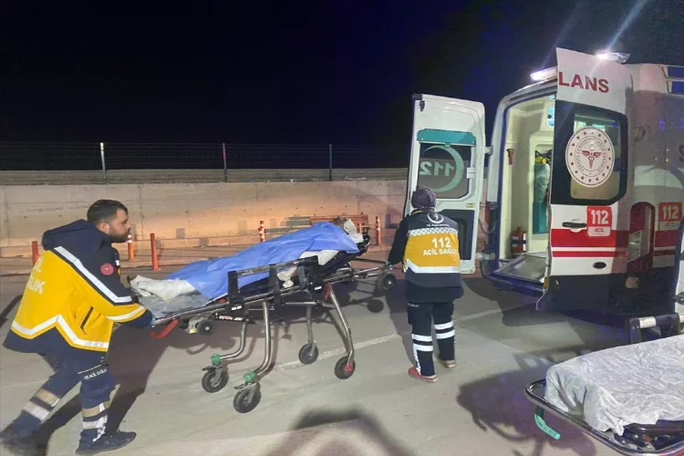 Adana'da bekçi, kilitlenip ateşe verildiği ileri sürülen kulübede yaralandı