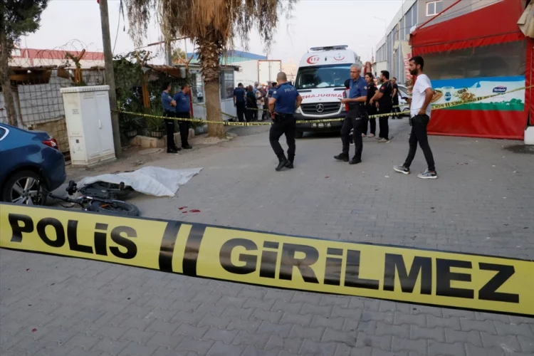 Adana'da bir kişi oğlunu öldürdüğü iddiasıyla gözaltına alındı