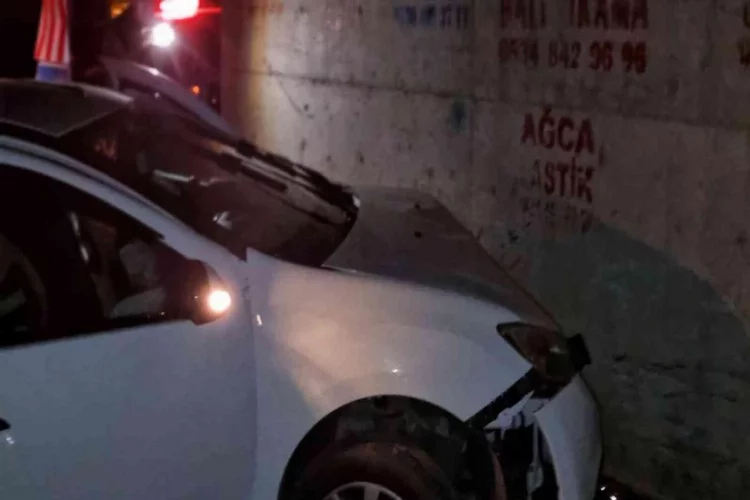 Adana’da cenazeye giden aile kaza yaptı: 1’i ağır, 3 yaralı