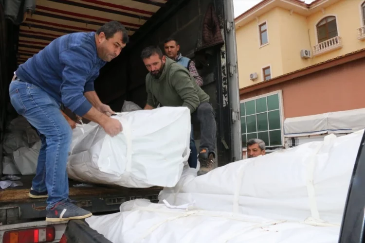 Adana'da hayvancılık yapan konargöçerlere yaşam çadırı dağıtıldı