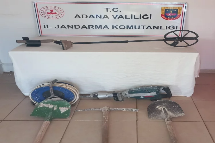Adana'da kaçak kazı yapan 5 kişi suçüstü yakalandı