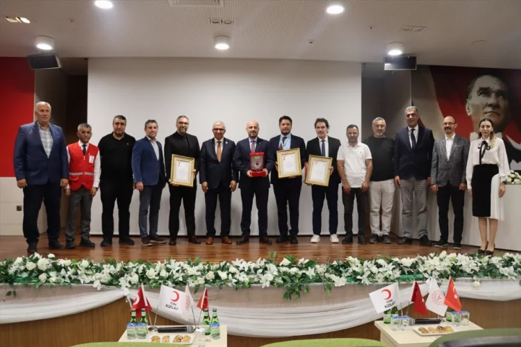 Adana'da kan bağışına destek veren hastaneler ödüllendirildi