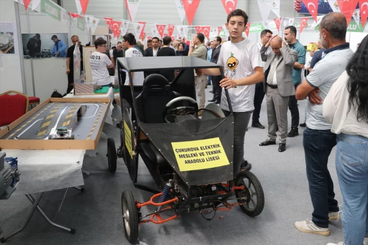 Adana'da öğrencilerin robotik kodlama projeleri şenlikte sergilendi