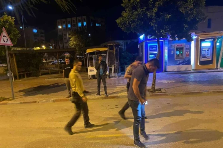 Adana’da otomobile silahlı saldırı: 2 ağır yaralı