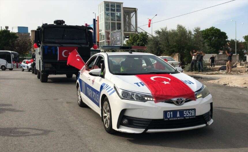 Adana'da polis Cumhuriyet'in 100. yılı kapsamında kortej düzenledi2