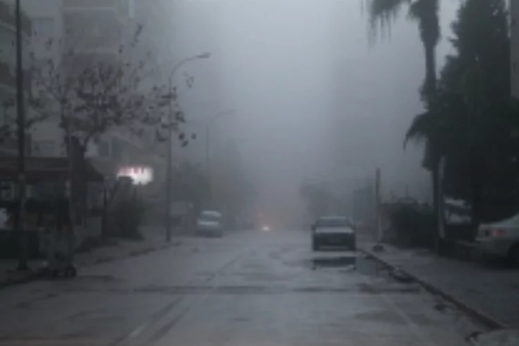 Adana’da sis hayatı olumsuz etkiledi