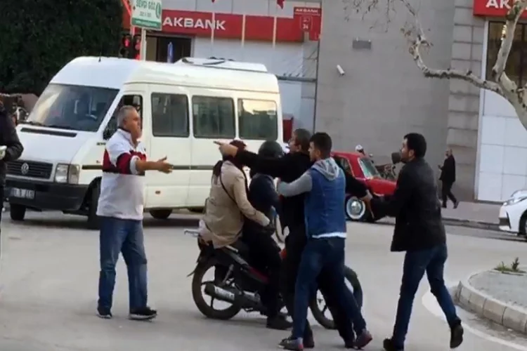  Adana'da yaya geçidi kavgası