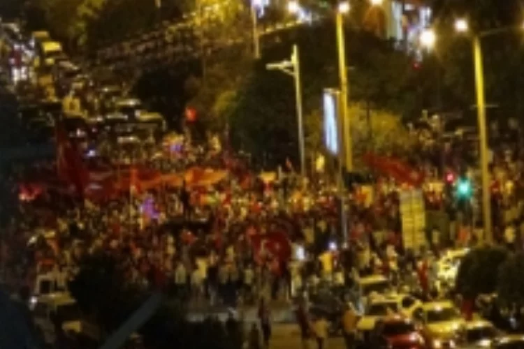 Adana Demokrasi nöbetine devam ediyor