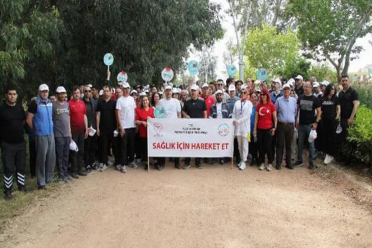 Adana'da "Sağlık İçin Hareket Et Günü" yürüyüşü düzenlendi