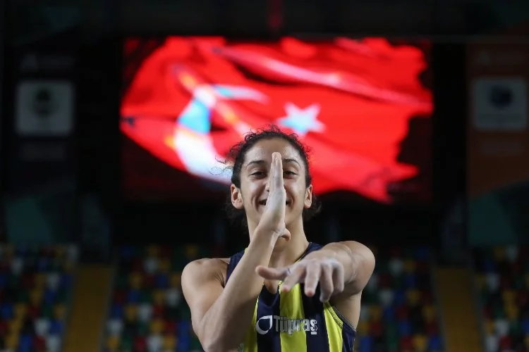 Adanalı Milli atletimiz Rahime Yiğit Türkiye rekorunun sahibi oldu