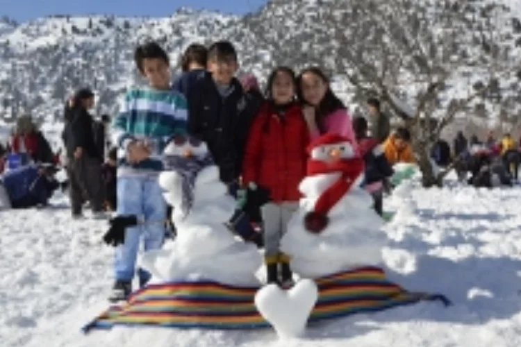 Adanalılar Kar Festivali için Kızıldağ Yaylası’na aktı