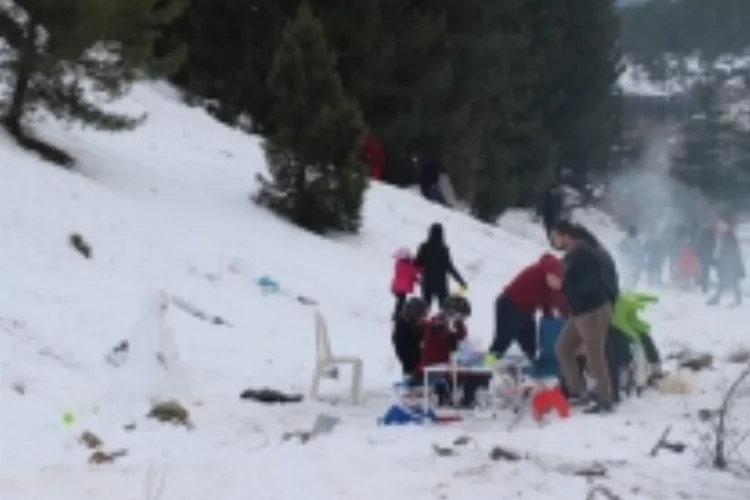 Adanalılar kar görebilmek için  80 kilometre mesafe kat ediyor