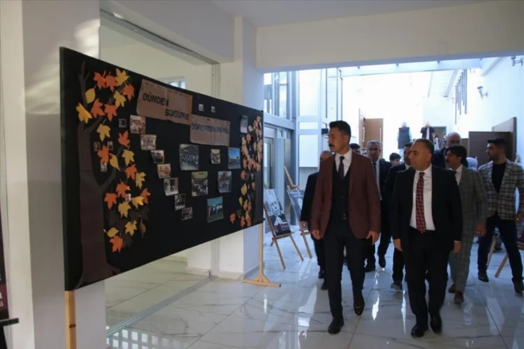Adana, Mersin ve Hatay'ın ilçelerinde 24 Kasım Öğretmenler Günü kutlandı