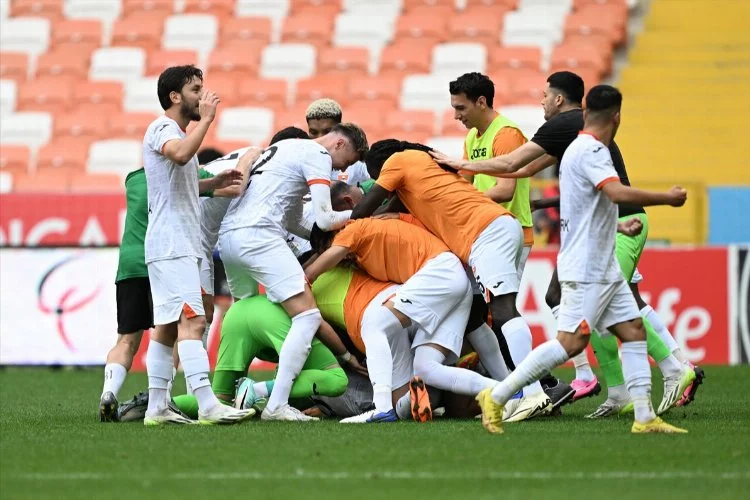 Adanaspor’da büyük sevinç: Adanaspor tek golle kazanarak ligde kaldı