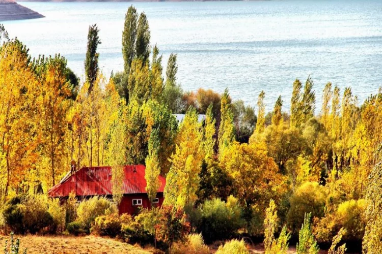 Kahramanmaraş’ta Adatepe Barajın da  sonbahar manzaraları
