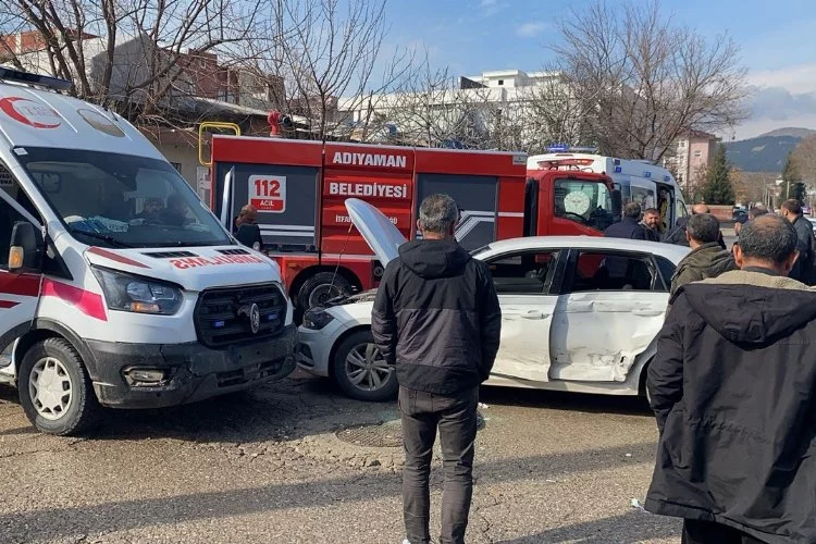 İskenderun'da ambulans kazasında 2 yaralı
