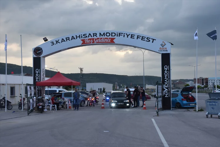AFYONKARAHİSAR - "3. Karahisar Modifiyeli Araçlar Festivali" başladı