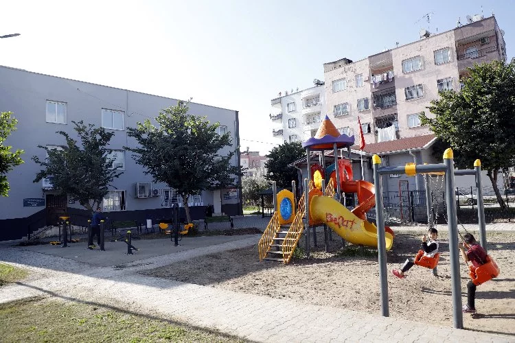 Akdeniz Belediyesi çocuk parklarını yeniliyor