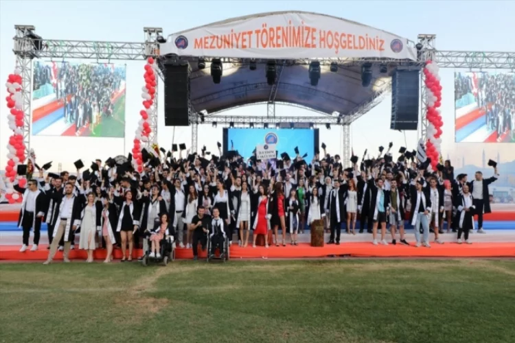 Akdeniz Üniversitesinden 10 bin öğrenci mezun oldu