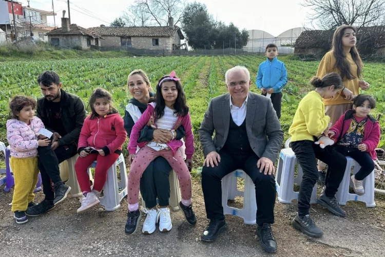 AK Parti Antalya Milletvekili Çokal, Serik'te çocukların göz taramasını yaptı