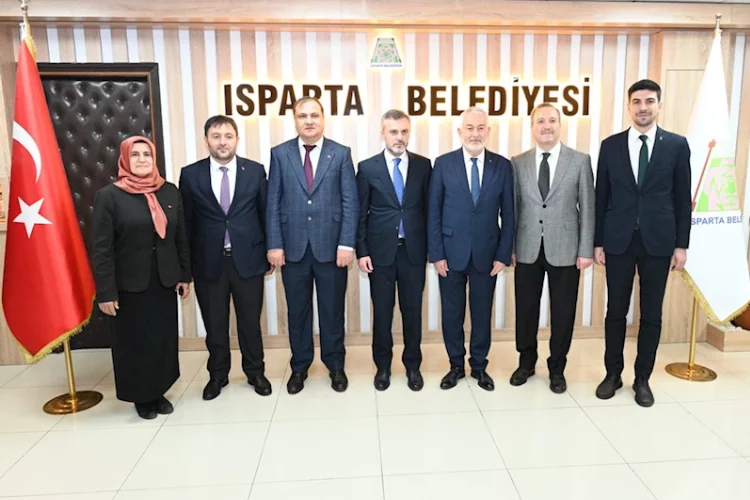 AK Parti Genel Başkan Yardımcısı Kandemir, Isparta Belediye Başkanlığını ziyaret etti
