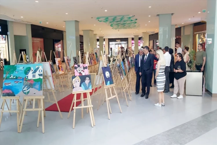 Aksu'da lise öğrencileri resim sergisi açtı