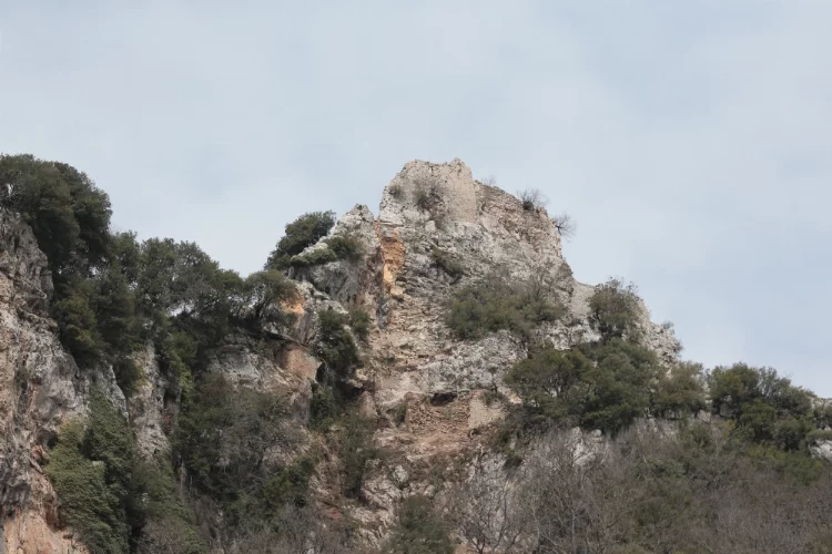 Amanos Dağları'ndaki tarihi Şalen Kalesi de depremlerde zarar gördü