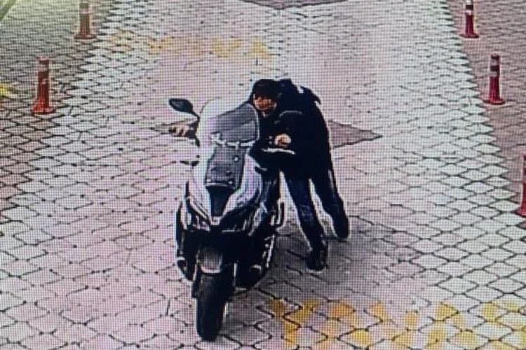 Ankara'da motosiklet hırsızlığı, güvenlik kamerasına yakalanan şüpheli
