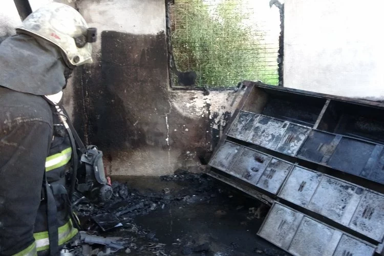 Antalya'da işyerinde yangın:  Baraka kullanılamaz hale geldi