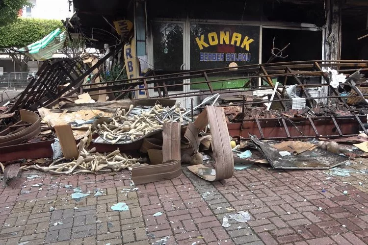 Antalya'da yangın faciası: 5 dükkan ve 1 araç yandı