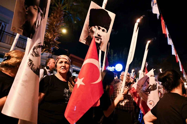 Antalya'da "Ata'ya Saygı Yürüyüşü" düzenlendi