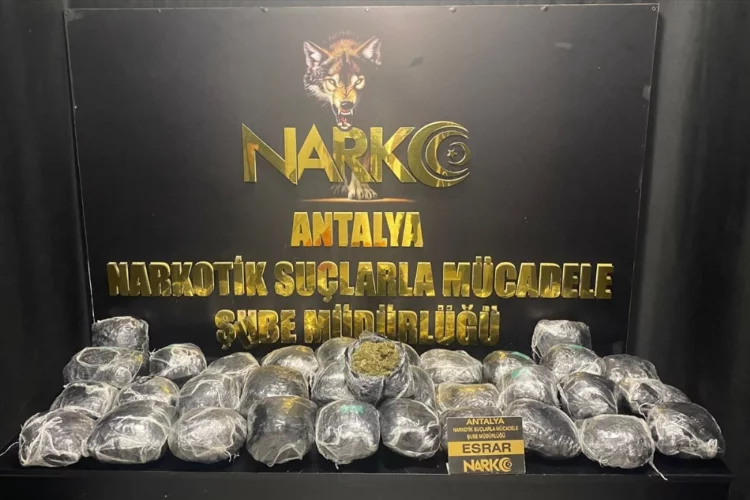 Antalya'da 12 kilo 460 gram esrar ele geçirildi