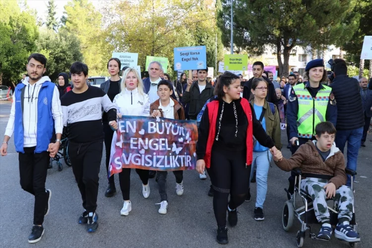 Antalya'da "3 Aralık Dünya Engelliler Günü" dolayısıyla şenlik yapıldı