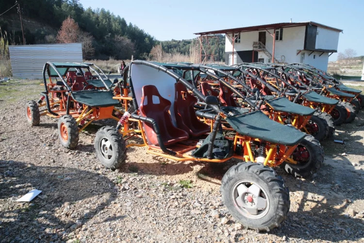 Antalya'da  "Devrim" otomobilinden etkilenen girişimci arazi araçları yapmaya başladı