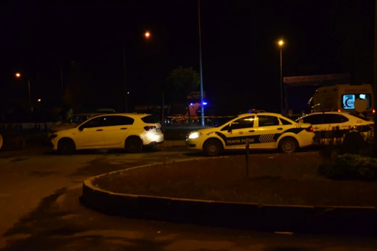Antalya'da "dur" ihtarına uymayan şüphelilerin açtığı ateş sonucu 2 polis yaralandı